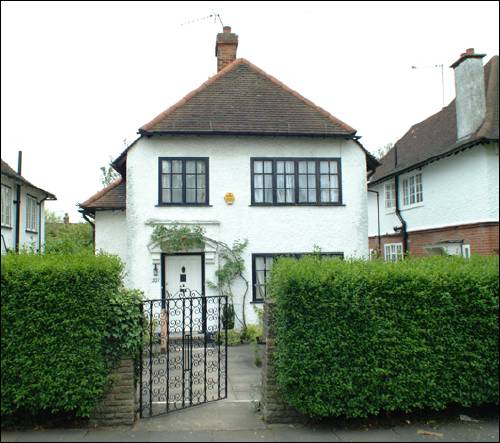 201 Hampstead Way